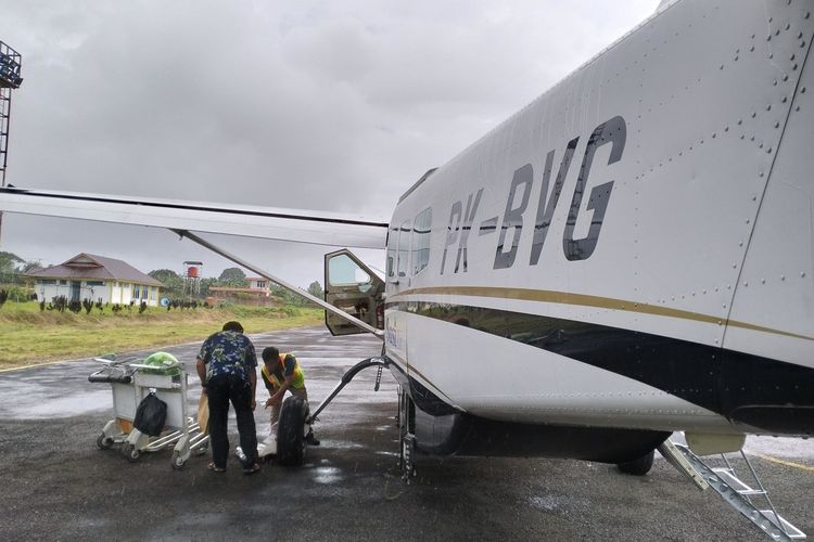 Pesawat Susi Air melayani penerbangan Pulau Enggano-Bengkulu. (POTO: AMAN Bengkulu)