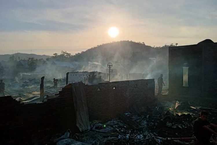 Kondisi puluhan rumah warga di Bima, NTB yang ludes terbakar