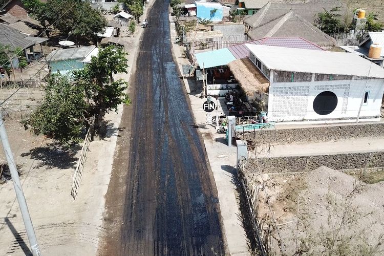 Ditjen Bina Marga membangun jalan Desa Grupuk di Kawasan Super Prioritas Nasional Mandalika, Nusa Tenggara Barat