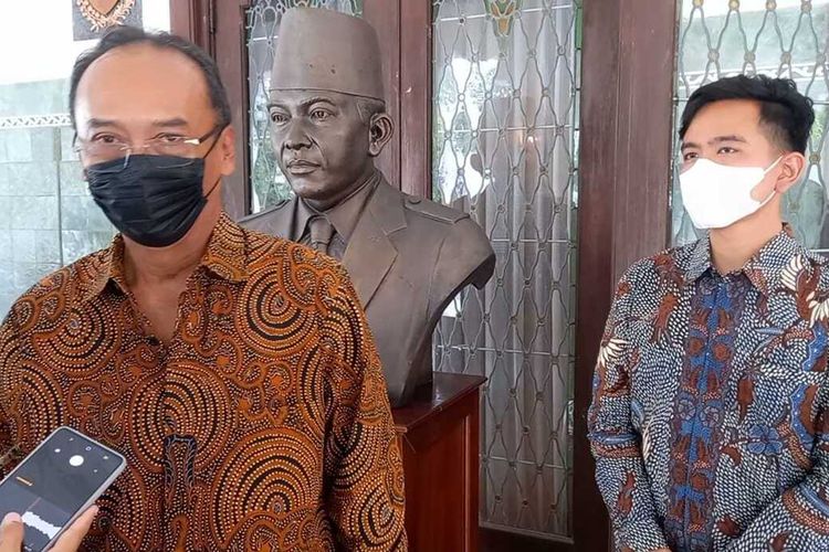 Saling bertemu, Wali Kota Solo Gibran Rakabuming Raka bertemu dengan Ketua Dewan Pengurus Pusat (DPP) Partai Demokrasi Indonesia Perjuangan (PDI-P),Nusyirwan Soejono, Rabu (11/5/2022)