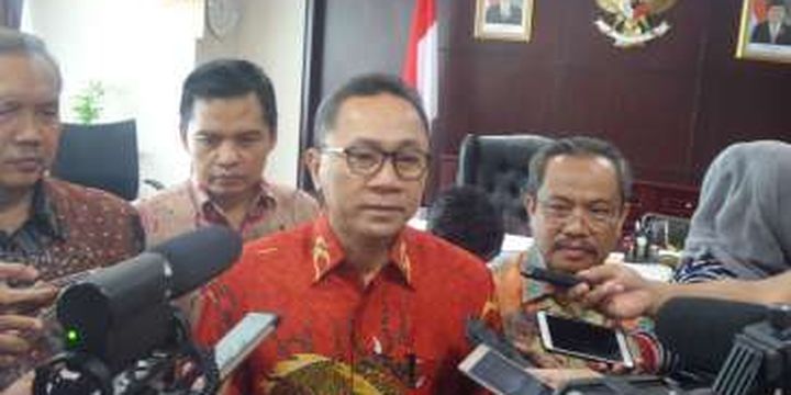 Ketua MPR RI Zulkifli Hasan di Kompleks Parlemen, Senayan, Jakarta, Senim (15/8/2016)