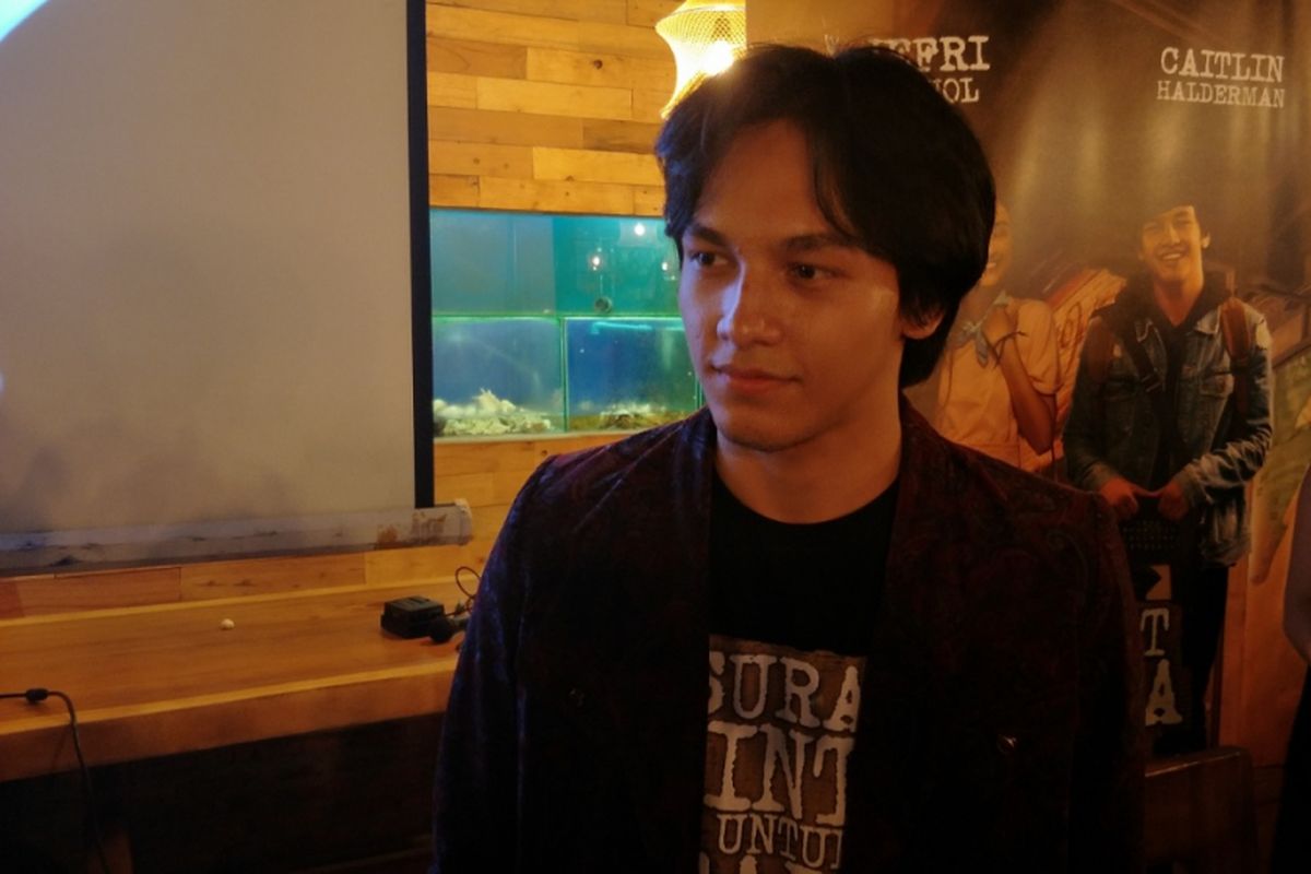 Jefri Nichol dalam peluncuran trailer film Surat Cinta untuk Starla di Summarecon Mall Serpong, Tangerang, Banten, Minggu (12/11/2017). 