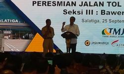 Di Depan Jokowi, Ganjar Cerita Repotnya Punya Jalan Tol Terindah