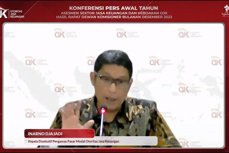 Kepala Eksekutif Pengawas Pasar Modal OJK Inarno Djajadi saat konferensi pers Rapat Dewan Komisioner OJK Desember 2022, Senin (2/1/2023).