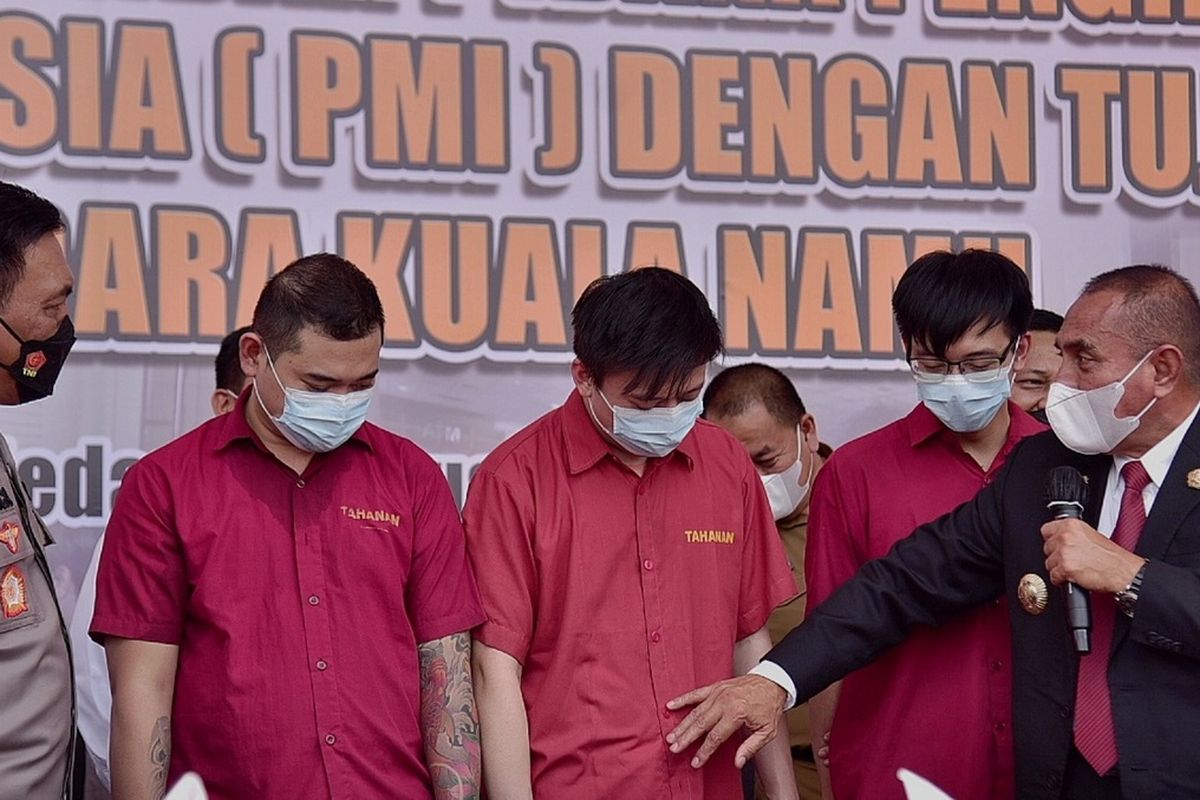 Gubernur Sumut Edy Rahmayadi menanyai tersangka penipuan PMI ke Kamboja di Mapolda Sumut, Senin (22/8/2022)