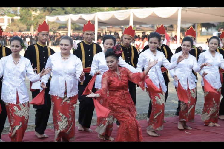 Tari Maengket dan Katrili di Manado