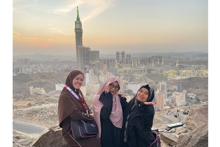 Yusan dan sang ibu saat umrah pada Januari 2026. 