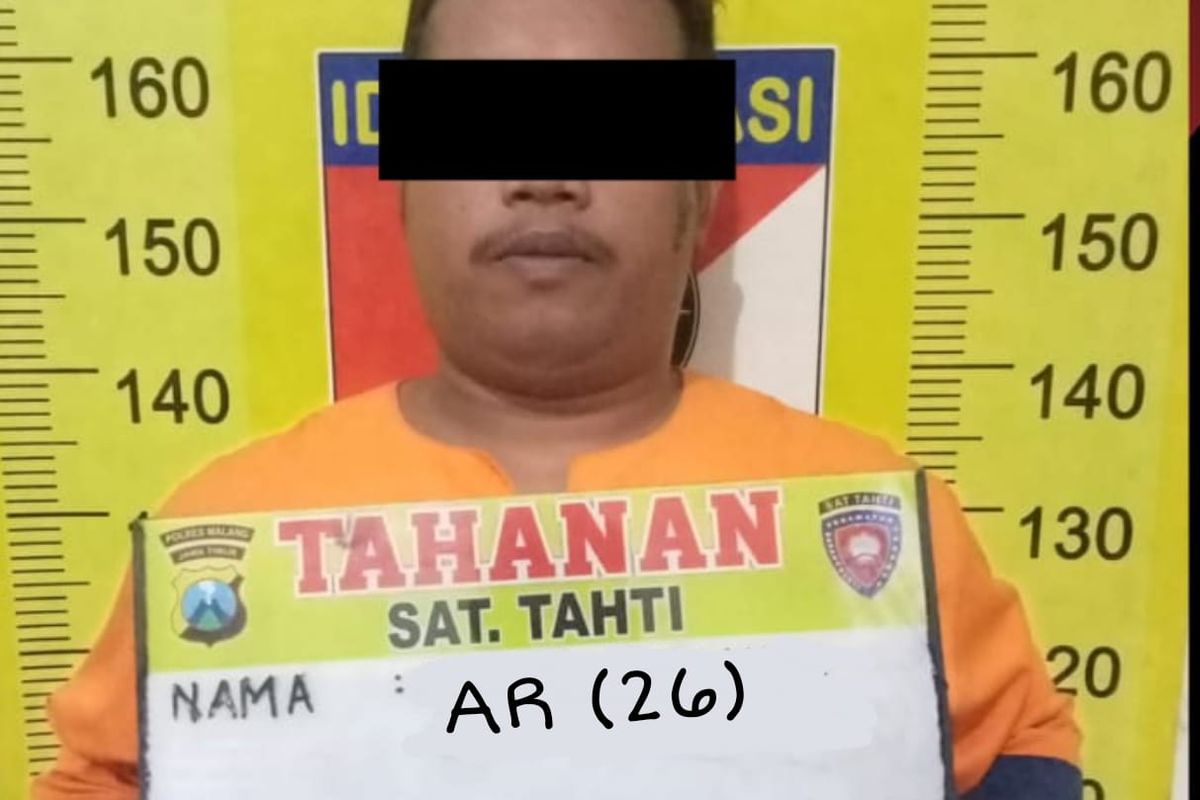 Makelar judi online, AR, warga Desa Kanigoro, Kecamatan Pagelaran, Kabupaten Malang diamankan Polres Malang.