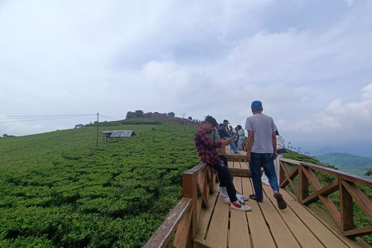 Pemandangan di Taman Langit Pangalengan, Jawa Barat, Sabtu (29/4/2023).