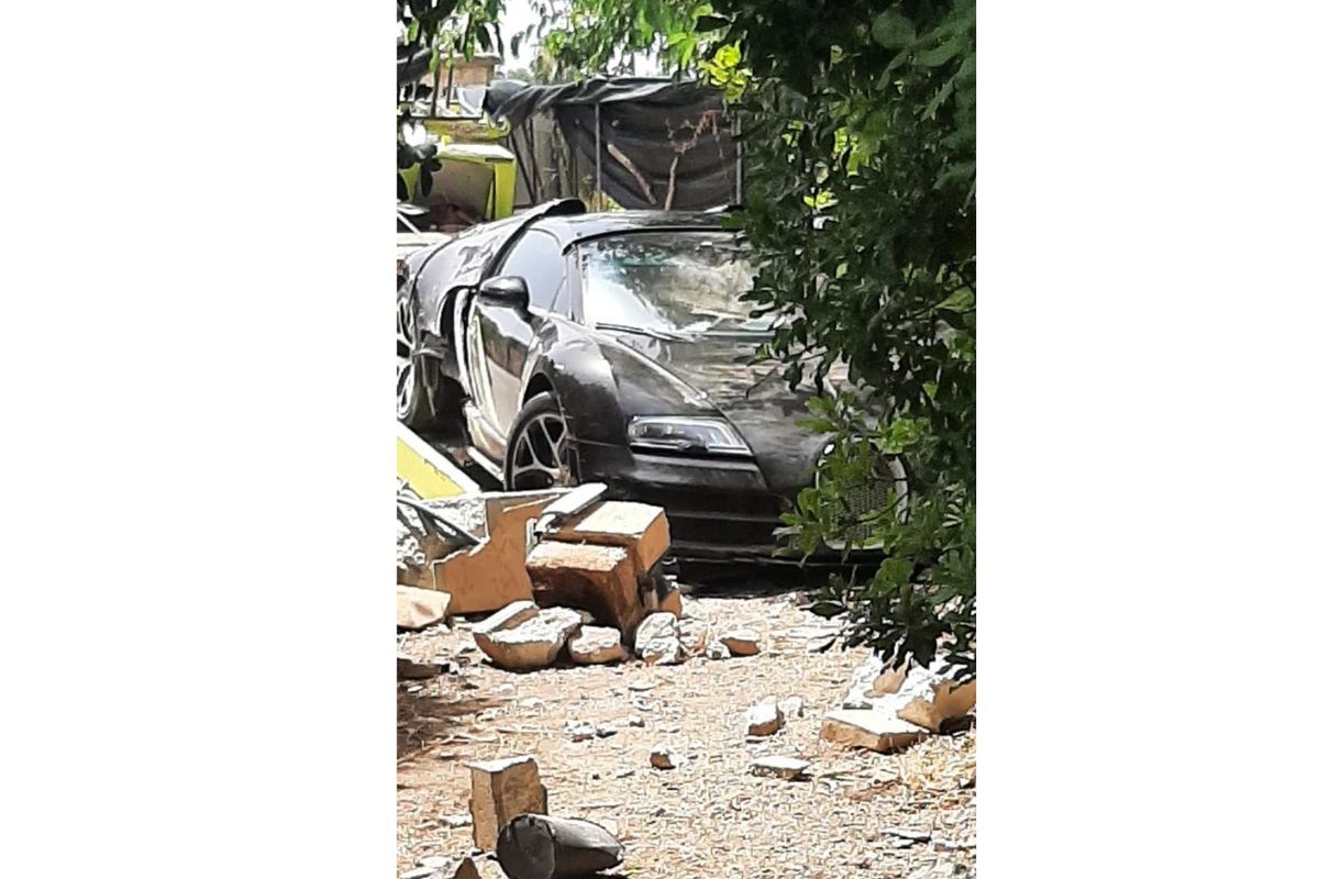Bugatti Veyron milik Cristiano Ronaldo yang terlibat kecelakaan di Spanyol.
