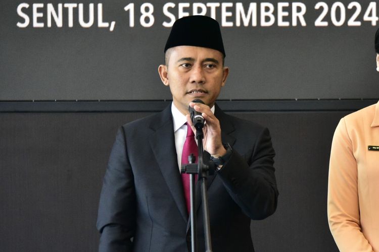 Kepala Badan Nasional Penanggulangan Terorisme (BNPT) Irjen. Pol. Eddy Hartono memberikan kata sambutan saat acara Serah Terima Jabatan (Sertijab) dan pisah sambut antara Kepala BNPT ke-6 Komjen. Pol. (Purn) Mohammed Rycko Amelza Dahniel dengan dirinya di Sentul, Bogor, Jawa Barat, Rabu (18/9/2024). 
