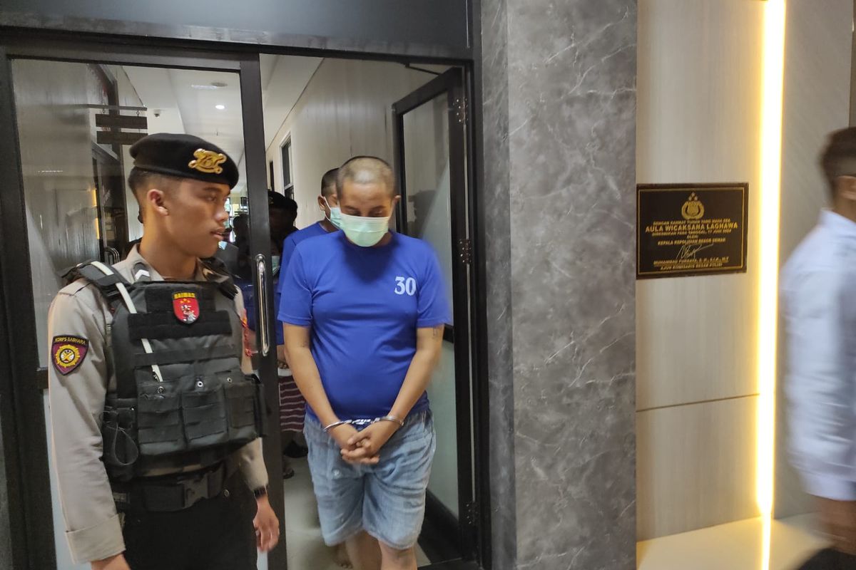 ENC, dihadirkan dalam konferensi pers di Mapolres <a href='https://manado.tribunnews.com/tag/demak' title='Demak'>Demak</a> pada Senin (4/8/2025). Dia merupakan tersangka kasus penganiayaan anak.