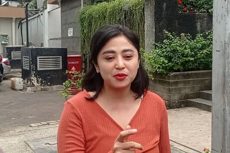 Dewi Perssik saat ditemui di kawasan Tendean, Jakarta Selatan, Selasa (7/2/2023).