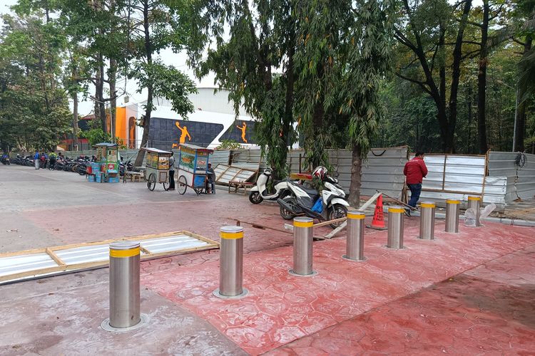 GOR Bekasi Kini Dilengkapi Bollard Hidrolik, Akses Kendaraan Dibatasi