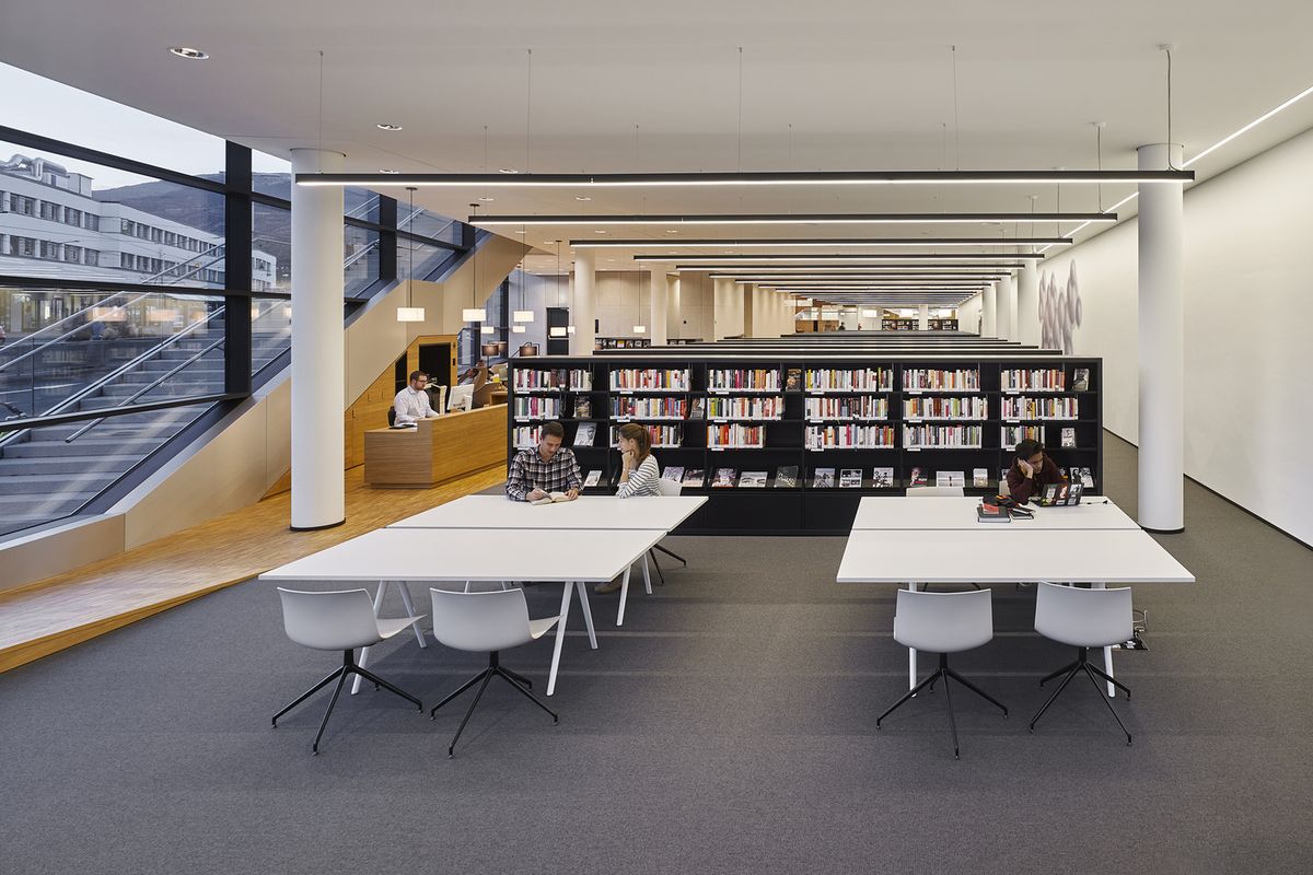 Interior perpustakaan