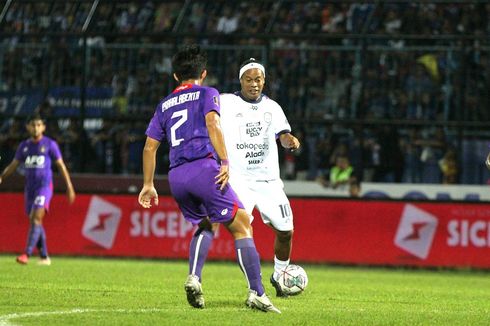 Trofeo Ronaldinho: Penalti Panenka Arthur Irawan di Hadapan Sang Legenda