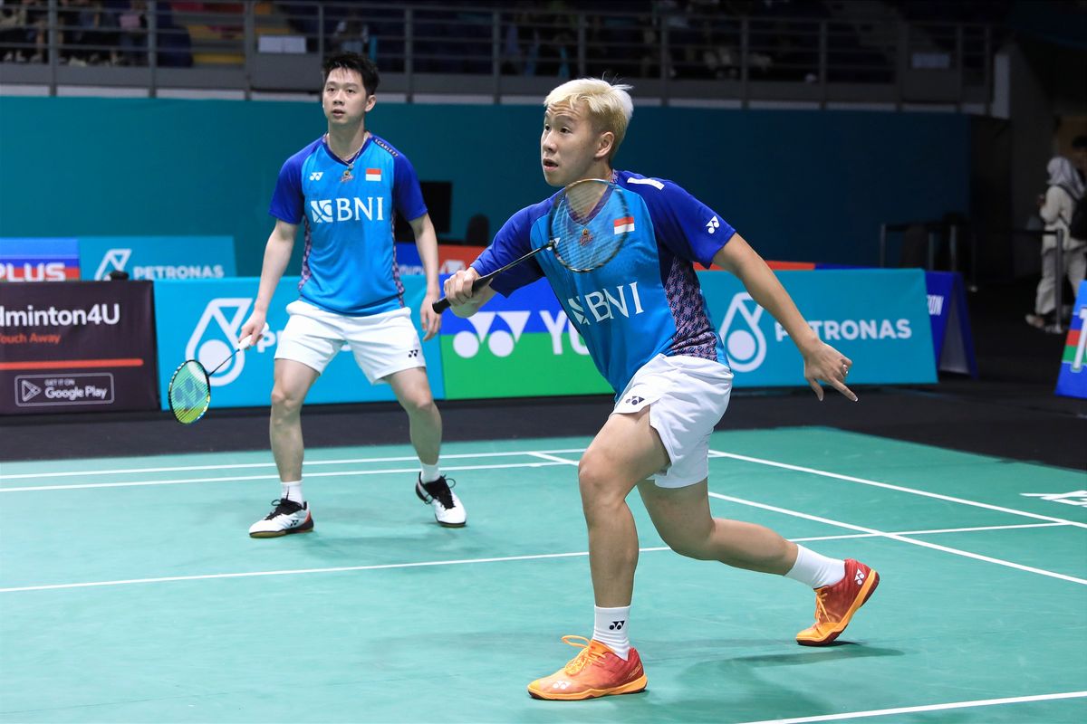 Pasangan ganda putra Indonesia Marcus Fernaldi Gideon/Kevin Sanjaya Sukamulyo, saat beraksi pada Malaysia Open 2023. Langkah Marcus/Kevin terhenti pada babak 16 besar Malaysia Open 2023. Terkini, Marcus/Kevin kembali berjuang dalam ajang India Open 2023.