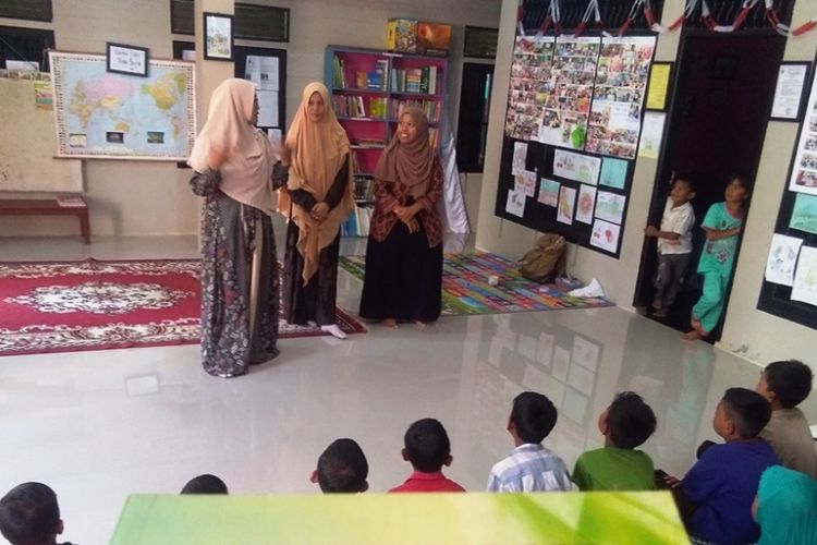 Proses belajar mengajar di Rumoh Baca Hasan-Savvaz di Desa Jambo Timu, Kecamatan Blang Mangat, Kota Lhokseumawe, Sabtu (18/8/2018) 