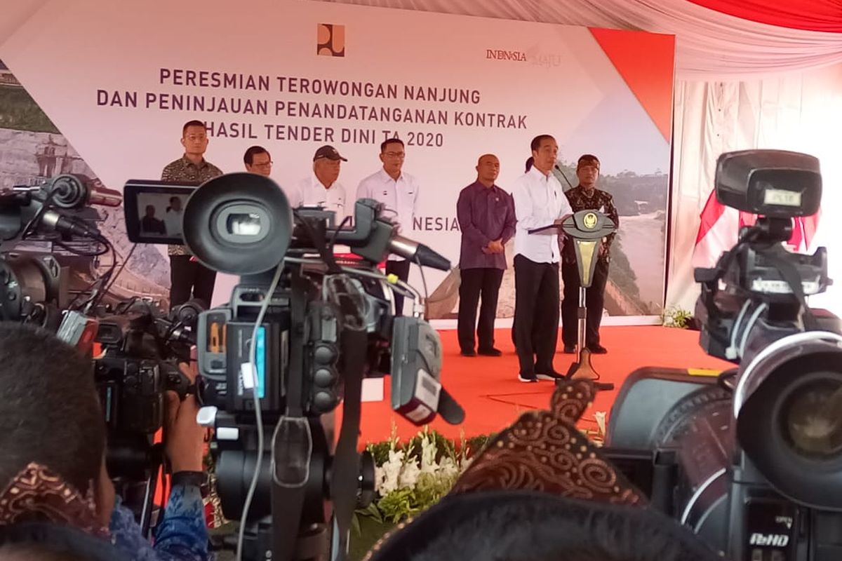 Presiden Joko Widodo (Jokowi) meresmikan Terowongan Nanjung, di Kabupaten Cimahi, Jawa Barat, Rabu (29/1/2020).