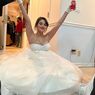 Selena Gomez Terpergok Pakai Gaun Pengantin Serba Putih, Ada Apa?