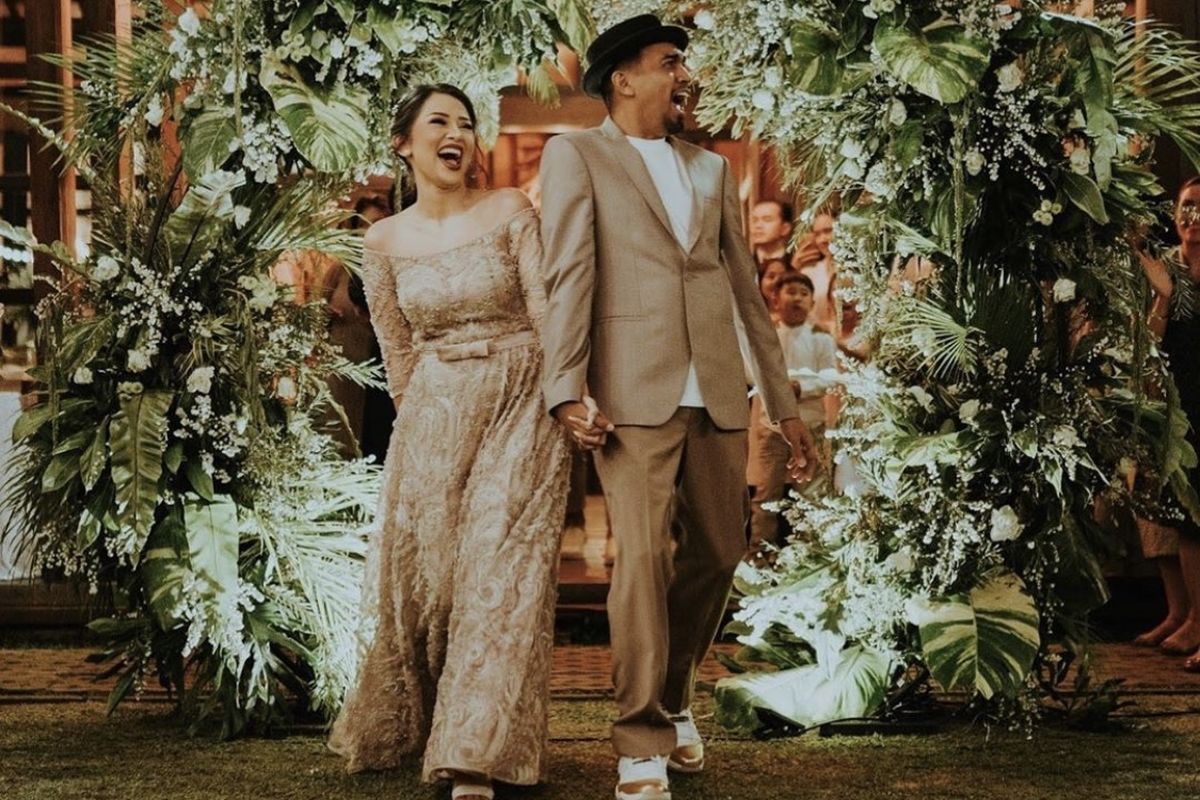 Mutia Ayu ungkapkan kerinduan dengan mengunggah foto bersama mendiang Glenn Fredly. (Bidikan layar Instagram Mutia Ayu). 