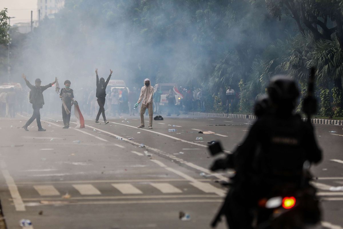 Demo di Jalan Medan Merdeka ricuh, Selasa (13/10/2020)