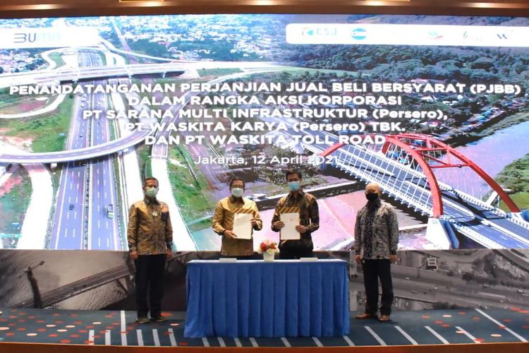 Penandatanganan PPJB PT Waskita Karya (Persero) Tbk, PT Waskita Toll Road (WTR) dengan PT Sarana Multi Infrastruktur (SMI).