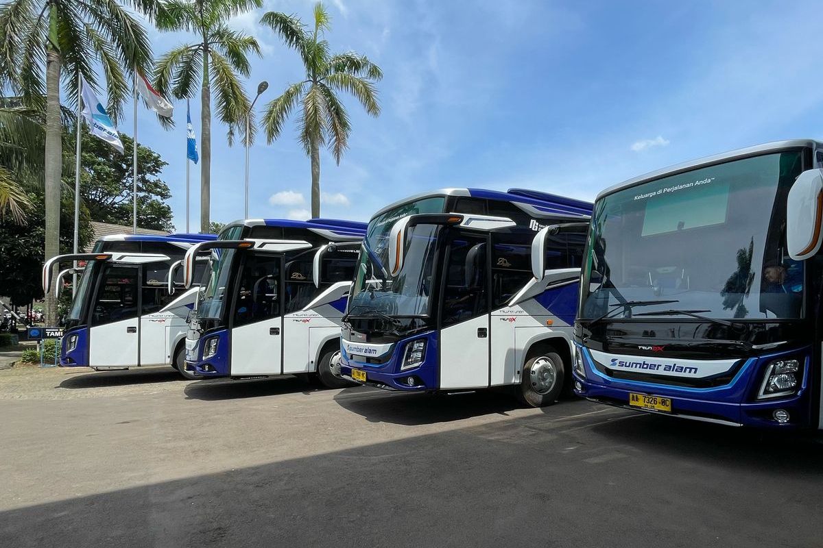 Bus baru PO Sumber Alam menggunakan bodi Triun DX buatan Karoseri Trijaya Union