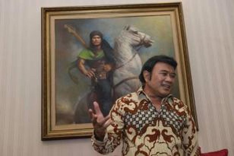 Bakal calon presiden dari Partai Kebangkitan Bangsa Rhoma Irama, memberikan keterangan mengenai situasi terakhir pasca-pemilu legislatif di Jakarta, 14 April 2014. Rhoma masih berkeyakinan bahwa PKB akan tetap mengusung dirinya menjadi calon presiden.