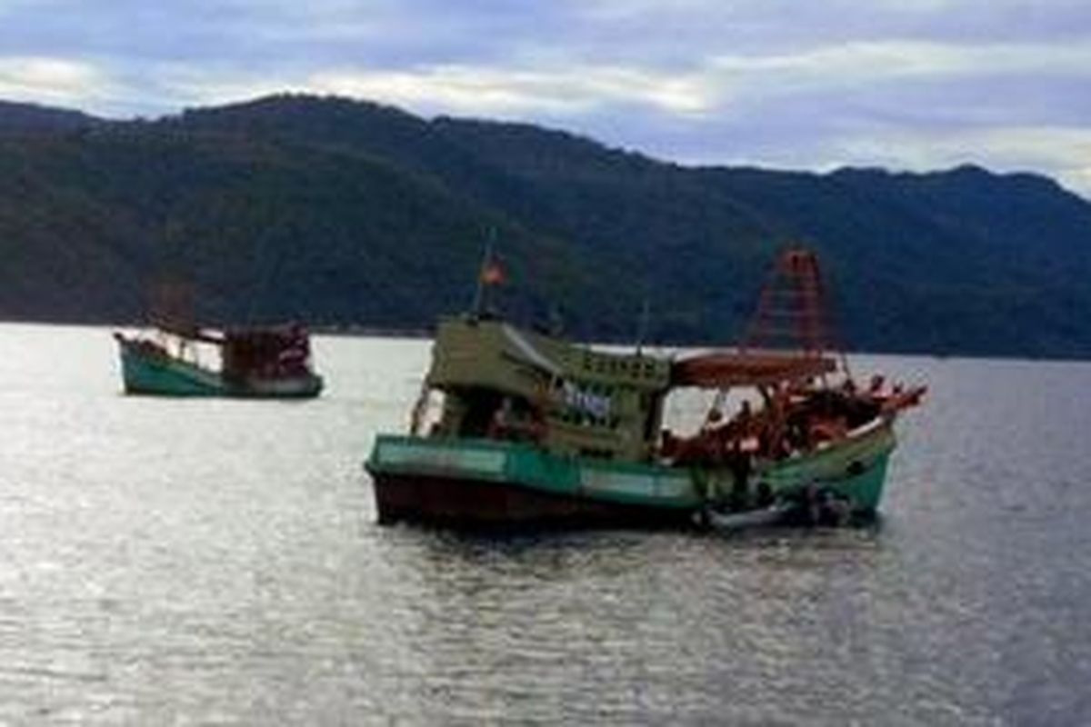 Kapal Vietnam yang berhasil ditangkap TNI AL Kepri saat mencuri ikan akan ditenggelamkan, Jumat (5/12/2014). 