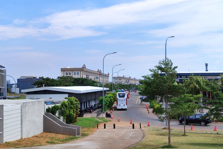 Bus wisata gratis layanan TransJakarta BW9 rute Monas-PIK berhenti di Halte Pantai Maju PIK, Kamis (11/5/2023). 