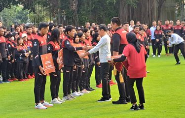 Jokowi Serahkan Bonus Atlet dan Pelatih Peraih Medali SEA Games ...