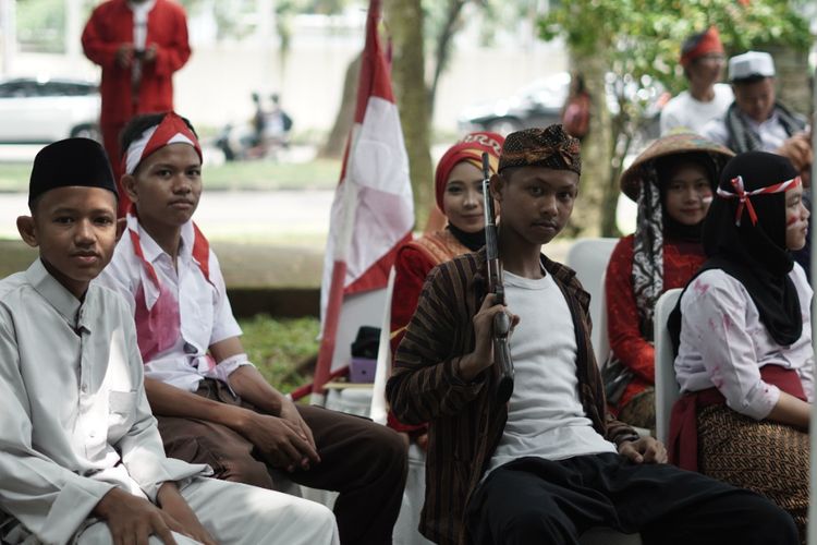  Dompet Dhuafa melalui Lembaga Pelayan Masyarakat (LPM) menggelar Aksi Milenial Peduli Sejarah di Monumen Palagan Lengkong, Serpong Utara, Kota Tangerang Selatan (Tangsel), Sabtu (5/11/2022).
