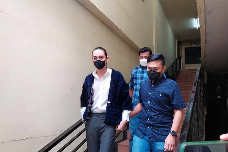 Vokalis band Sisitipsi, M Fauzan Lubis atau yang akrab disapa Ojan, yang tersangkut kasus penyalahgunaan narkoba jenis ganja beberapa waktu lalu, akan menjalani serangkaian proses asesmen di Badan Narkotika Nasional (BNNP) DKI Jakarta. 