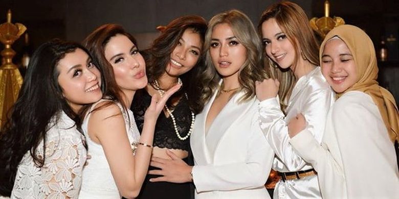 Girls Squad yang beranggotakan Nia Ramadhani, Jessica Iskandar, dan Chacha Frederica