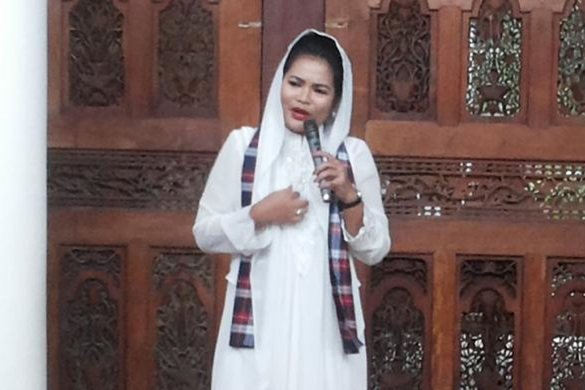 Anggota Fraksi PDI Perjuangan DPR RI, Puti Guntur Soekarno Putri saat hadir dalam pengajian yang diadakan kelompok relawan Badja Darma di kawasan Radio Dalam, Jakarta Selatan, Selasa (6/12/2016) pagi.
