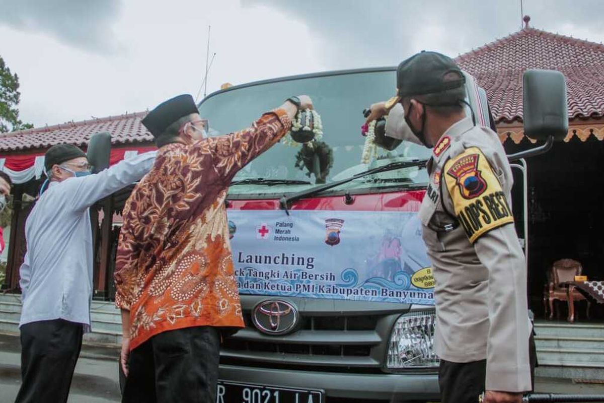 Peluncuran tangki air bersih milik PMI Banyumas di kompleks Pendapa Sipanji Purwokerto, Kabupaten Banyumas, Jawa Tengah, Rabu (2/9/2020).
