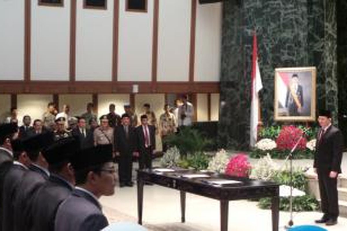 Gubernur DKI Jakarta Basuki Tjahaja Purnama saat melantik pejabat eselon II, III, dan IV di lingkungan Pemprov DKI, di Balai Kota, Jumat (3/7/2015). 