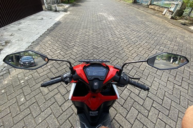 Cara mengatur kaca spion motor yang baik dan benar