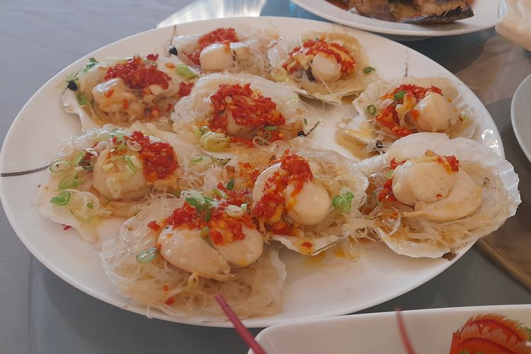 Steamed Sea Scallop with Sichuan Chopped Chili di Tien Chao Gran Melia Jakarta.