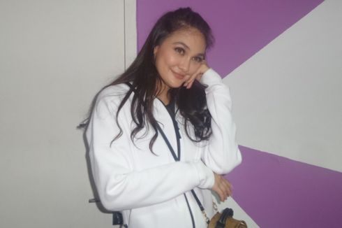 Luna Maya Bantah Sudah Bikin Foto-foto 