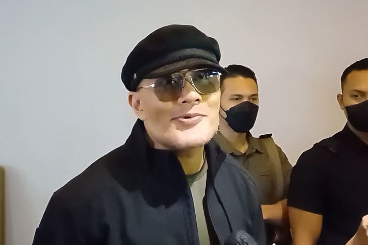 Podcaster sekaligus YouTuber Deddy Corbuzier saat ditemui di XXI Plaza Indonesia, Jakarta Pusat, Kamis (3/8/2023).