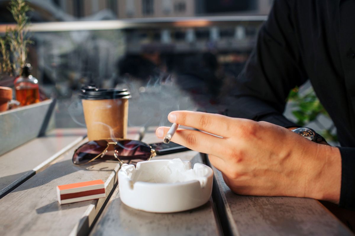 Kebiasaan merokok manusia telah muncul sejak lama. Sejarah rokok dan kebiasaan merokok ini, salah satunya terungkap dari budaya masyarakat suku Maya. 