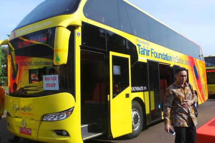 Bus tingkat gratis sumbangan Tahir Foundation. Bus ini rencananya akan dioperasikan di sepanjang jalur pemberlakuan pelarangan sepeda motor, Jalan MH Thamrin-Medan Merdeka Barat.