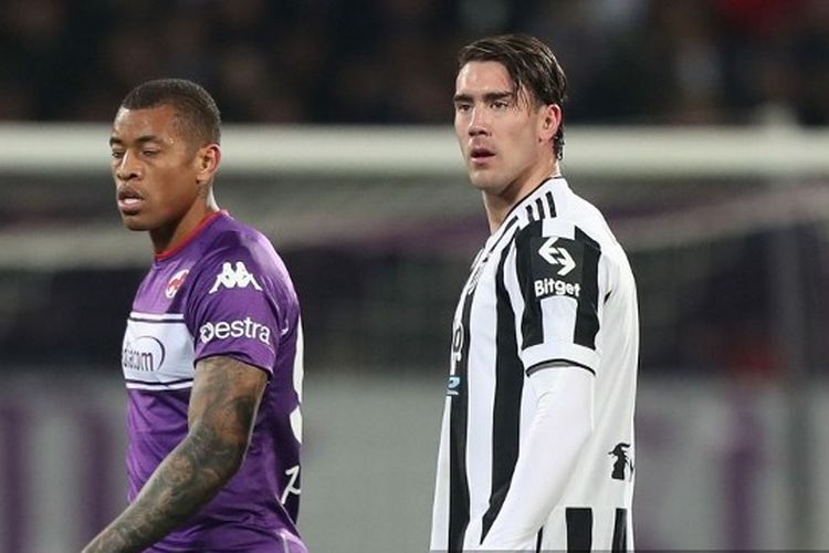 Dusan Vlahovic dan Igor pada pertandingan leg 1 semifinal Coppa Italia antara Fiorentina dan Juventus di Stadion Artemio Franchi, Florence Italia pada Kamis (3/3/2022) dini hari WIB.