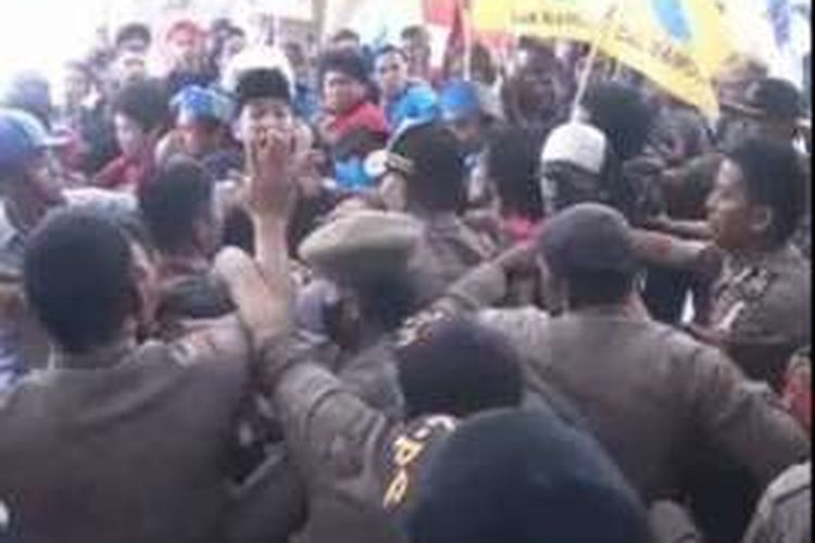 Peringati Hari Tani, mahasiswa di Mamuju sulawesi barat terlibat Bentrok dengan Polisi pamong praja