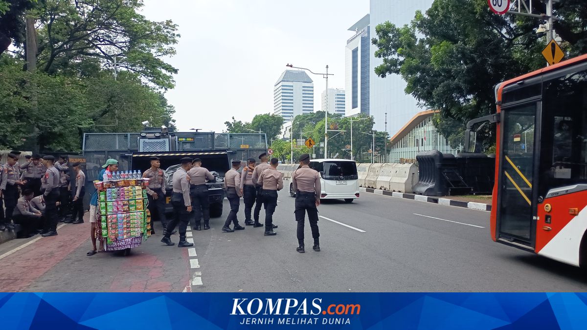 Jelang Aksi Dukungan MBG, Arus Lalu Lintas di Medan Merdeka Selatan Masih Lancar