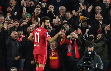 Gelandang Liverpool, Mohamed Salah, merayakan gol kedua yang diceitaknya ketika melawan FC Porto dalam laga Grup B Liga Champions di Anfield, Liverpool, 24 November 2021.