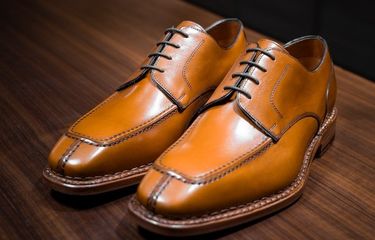 Mengenal Hand Welting, Jahit Tangan dalam Proses Pembuatan Sepatu