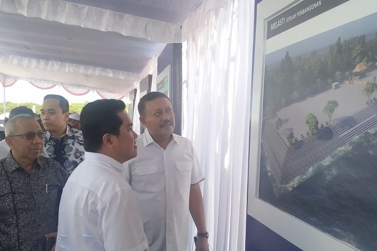 Mentri BUMN Erick Tohir saat mengunjungi proyek penataan Pelabuhan Benoa, Bali pada Jumat (14/02/2020)